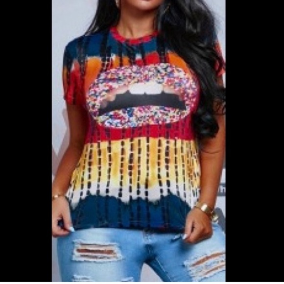 💋 Multi-Color W/Black Dotted Stripes Going👇🏼Lips W/Sprinkles All Over Shirt - Picture 1 of 12